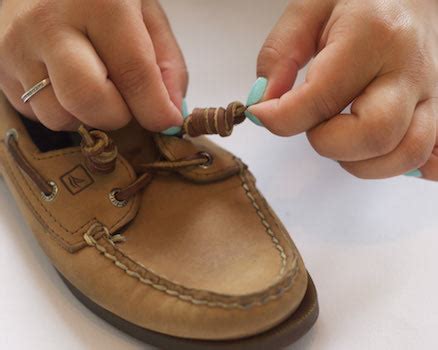 tying sperry barrel knot.